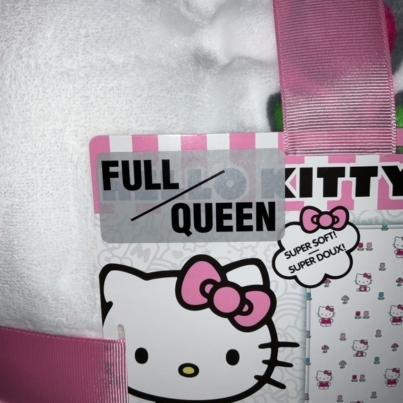 Hello Kitty queen size tulip & mushroom plush blanket - Picture 5 of 6